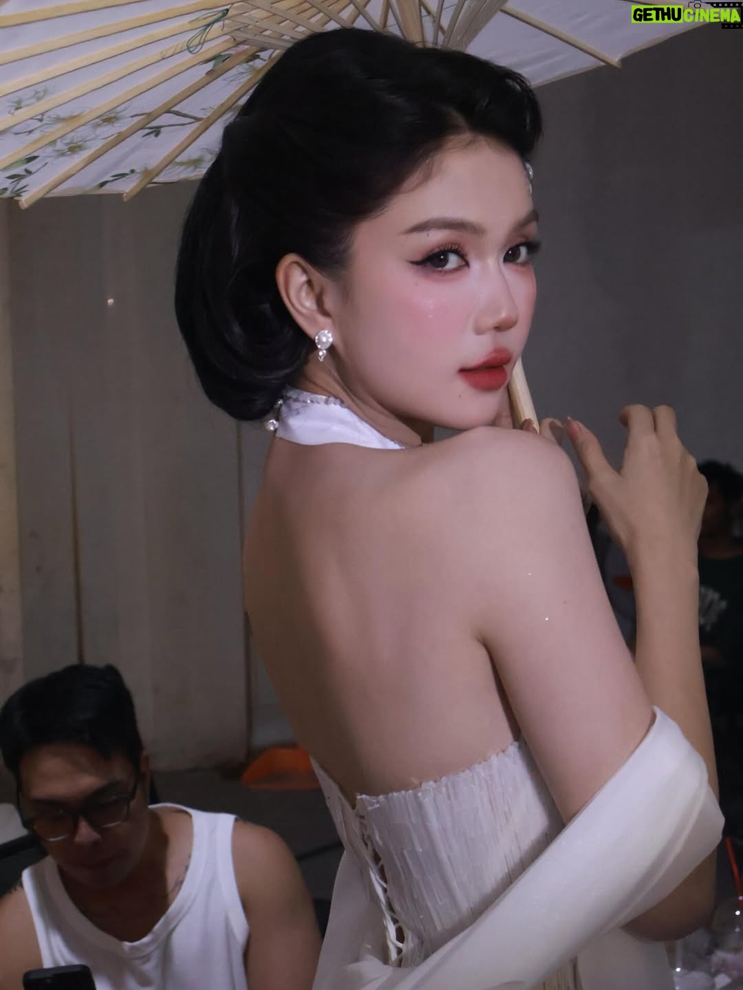 Ngoc Trinh - 59.2K Likes - Tôi thích một mối tình cổ điển, vì không muốn yêu đương đại #ngoctrinh #ngoctrinh89