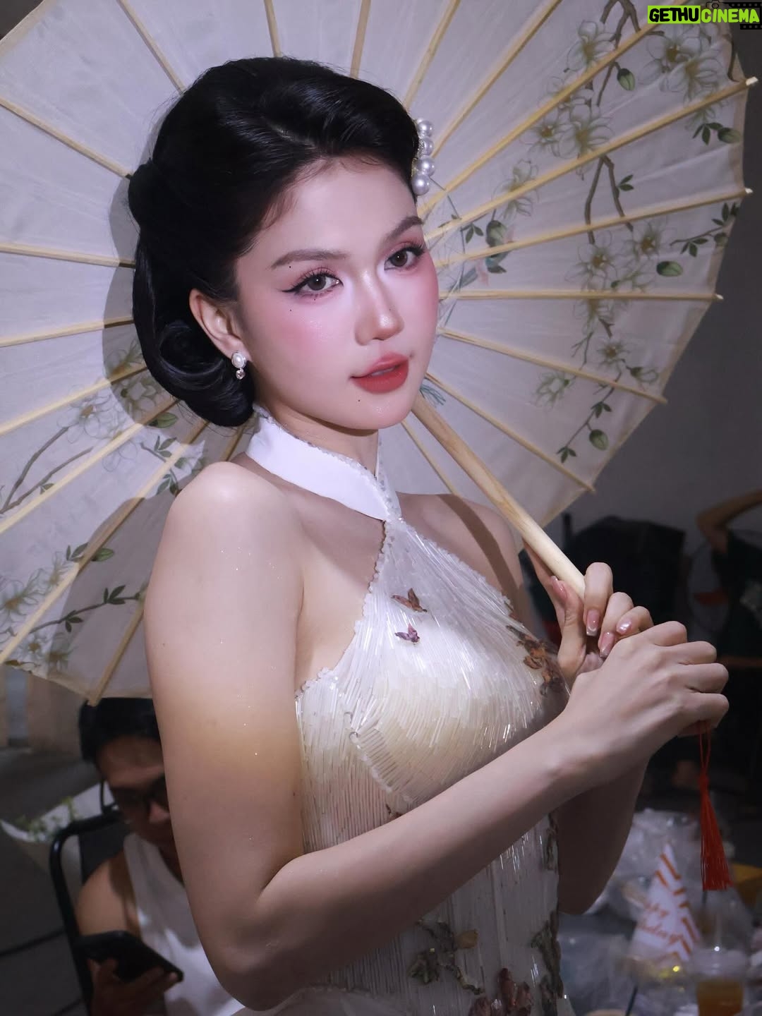 Ngoc Trinh - 59.2K Likes - Tôi thích một mối tình cổ điển, vì không muốn yêu đương đại #ngoctrinh #ngoctrinh89