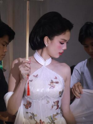 Ngoc Trinh Instagram - Tôi thích một mối tình cổ điển, vì không muốn yêu đương đại #ngoctrinh #ngoctrinh89