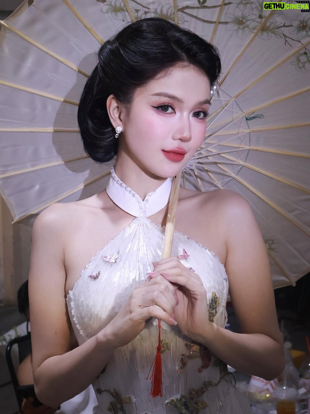 Ngoc Trinh - 59.2K Likes - Tôi thích một mối tình cổ điển, vì không muốn yêu đương đại #ngoctrinh #ngoctrinh89
