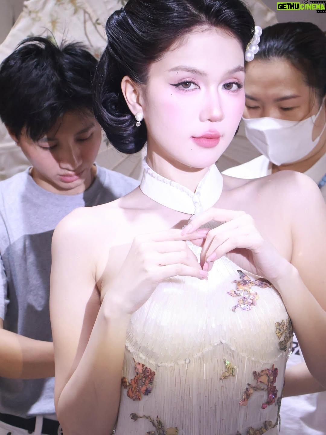 Ngoc Trinh - 59.2K Likes - Tôi thích một mối tình cổ điển, vì không muốn yêu đương đại #ngoctrinh #ngoctrinh89