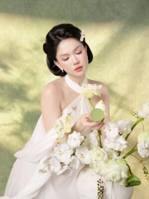 Ngoc Trinh Instagram - Hãy yêu lấy hành trình của mình, kể cả khi nó lấm lem bùn đất.
Bởi chính những vết bẩn ấy mới kể lại câu chuyện bạn đã sống dũng cảm đến nhường nào 🤍🤍🤍 #ngoctrinh #ngoctrinh89