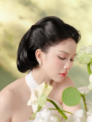 Ngoc Trinh Instagram - Hãy yêu lấy hành trình của mình, kể cả khi nó lấm lem bùn đất.
Bởi chính những vết bẩn ấy mới kể lại câu chuyện bạn đã sống dũng cảm đến nhường nào 🤍🤍🤍 #ngoctrinh #ngoctrinh89