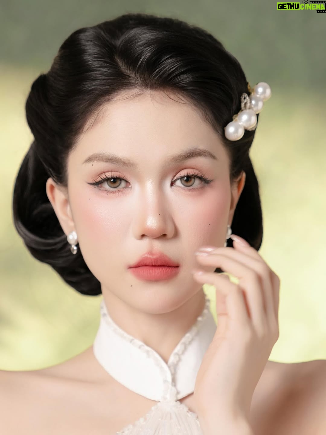 Ngoc Trinh - 41.3K Likes - Hãy yêu lấy hành trình của mình, kể cả khi nó lấm lem bùn đất.
Bởi chính những vết bẩn ấy mới kể lại câu chuyện bạn đã sống dũng cảm đến nhường nào 🤍🤍🤍 #ngoctrinh #ngoctrinh89