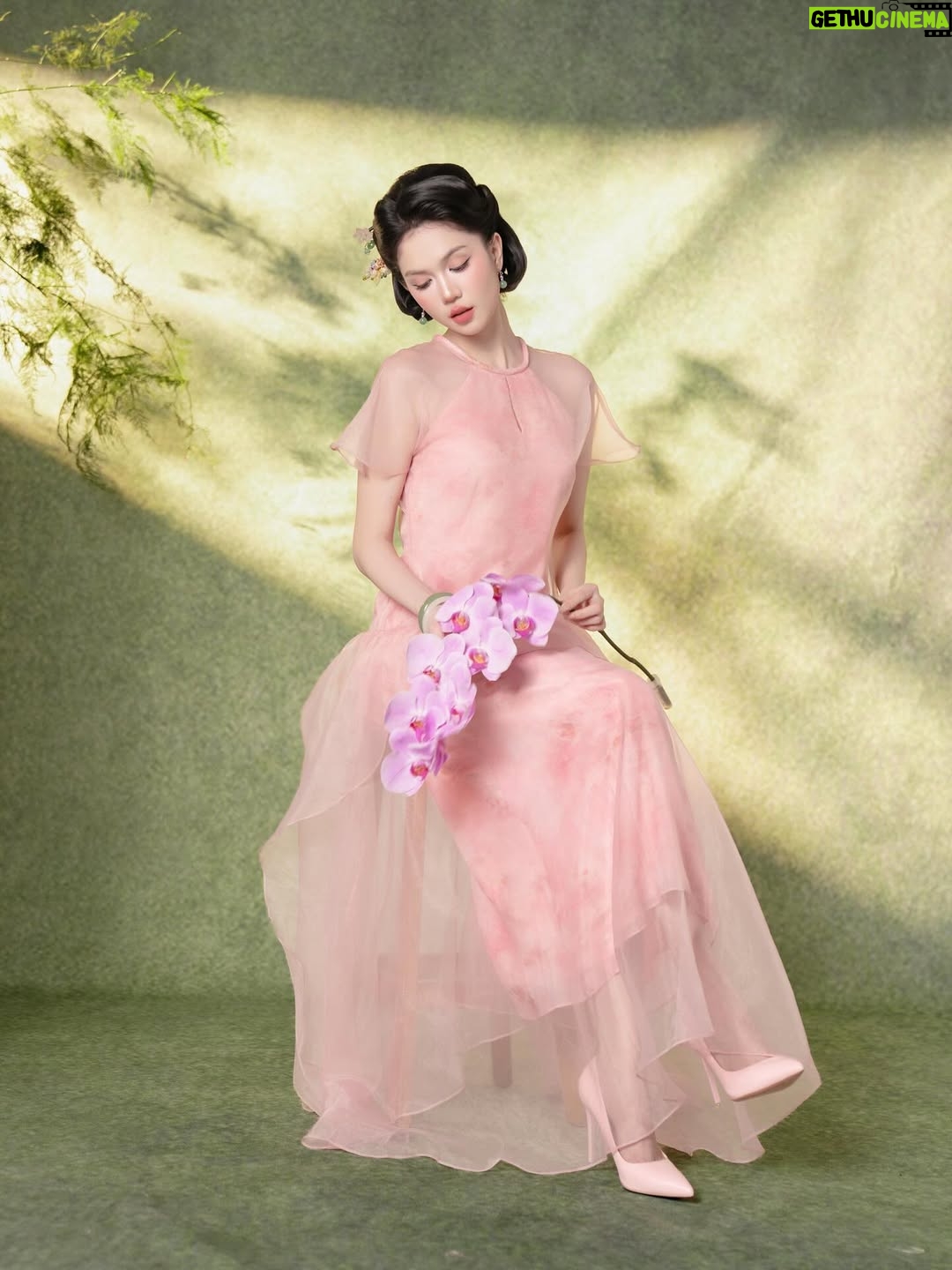 Ngoc Trinh - 59.2K Likes - Tôi thích một mối tình cổ điển, vì không muốn yêu đương đại #ngoctrinh #ngoctrinh89