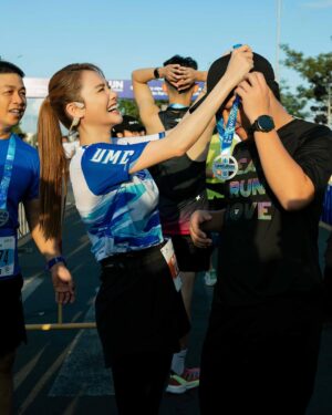 Nha Phuong Instagram - Hoàn thành cự ly 20,4 km giải UMC RUN dành tặng sinh nhật ba Tí ❤️❤️❤️
 
UMC RUN 2024 năm nay sẽ là giải chạy vừa vui vừa ý nghĩa đối với Phương, vì đây là lần đầu được thử sức ở cự li 21km và cũng là động lực làm quà sinh nhật tặng ông xã ❤️❤️

Cảm ơn ba Tí đã thức dậy thật sớm để kịp đón mẹ Bi ở vạch đích và nhận món quà sinh nhật cực kỳ tâm huyết này của mẹ Bi 😝😝

Yêu thương ba Tí thiệt nhiềuu ❤️❤️❤️

📷 Đăng Khoa

#umcrun
#umc30nam
#umcvuontamkhatvong