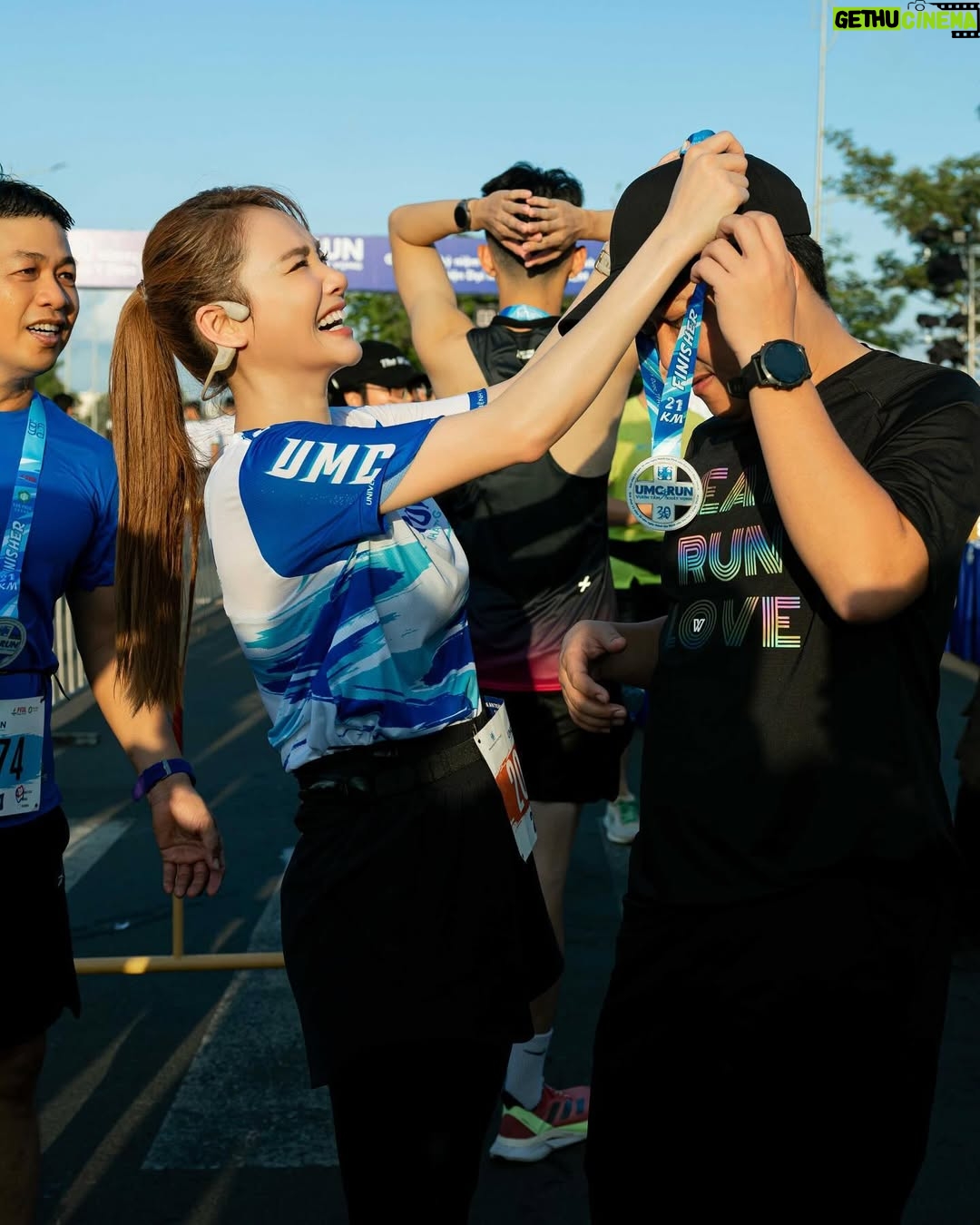 Nha Phuong - 5.9K Likes - Hoàn thành cự ly 20,4 km giải UMC RUN dành tặng sinh nhật ba Tí ❤️❤️❤️
 
UMC RUN 2024 năm nay sẽ là giải chạy vừa vui vừa ý nghĩa đối với Phương, vì đây là lần đầu được thử sức ở cự li 21km và cũng là động lực làm quà sinh nhật tặng ông xã ❤️❤️

Cảm ơn ba Tí đã thức dậy thật sớm để kịp đón mẹ Bi ở vạch đích và nhận món quà sinh nhật cực kỳ tâm huyết này của mẹ Bi 😝😝

Yêu thương ba Tí thiệt nhiềuu ❤️❤️❤️

📷 Đăng Khoa

#umcrun
#umc30nam
#umcvuontamkhatvong