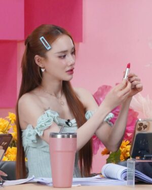 Nha Phuong Instagram - Những bông hoa xinh đẹp trong "Vườn Deal Đua Nở" của Phương 🌸🥰

Hãy vào live để Phương chiến tiếp các hot deal còn lại, cũng như săn các phần quà minigame nhé cả nhà ơi 🤭🎊

#sieudealduano #shopeelive2403 #shopeelive #nhaphuong