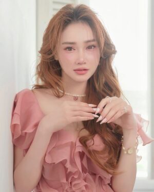 Nha Phuong Instagram - Your muse ✨💐 #NhaPhuong #flowers