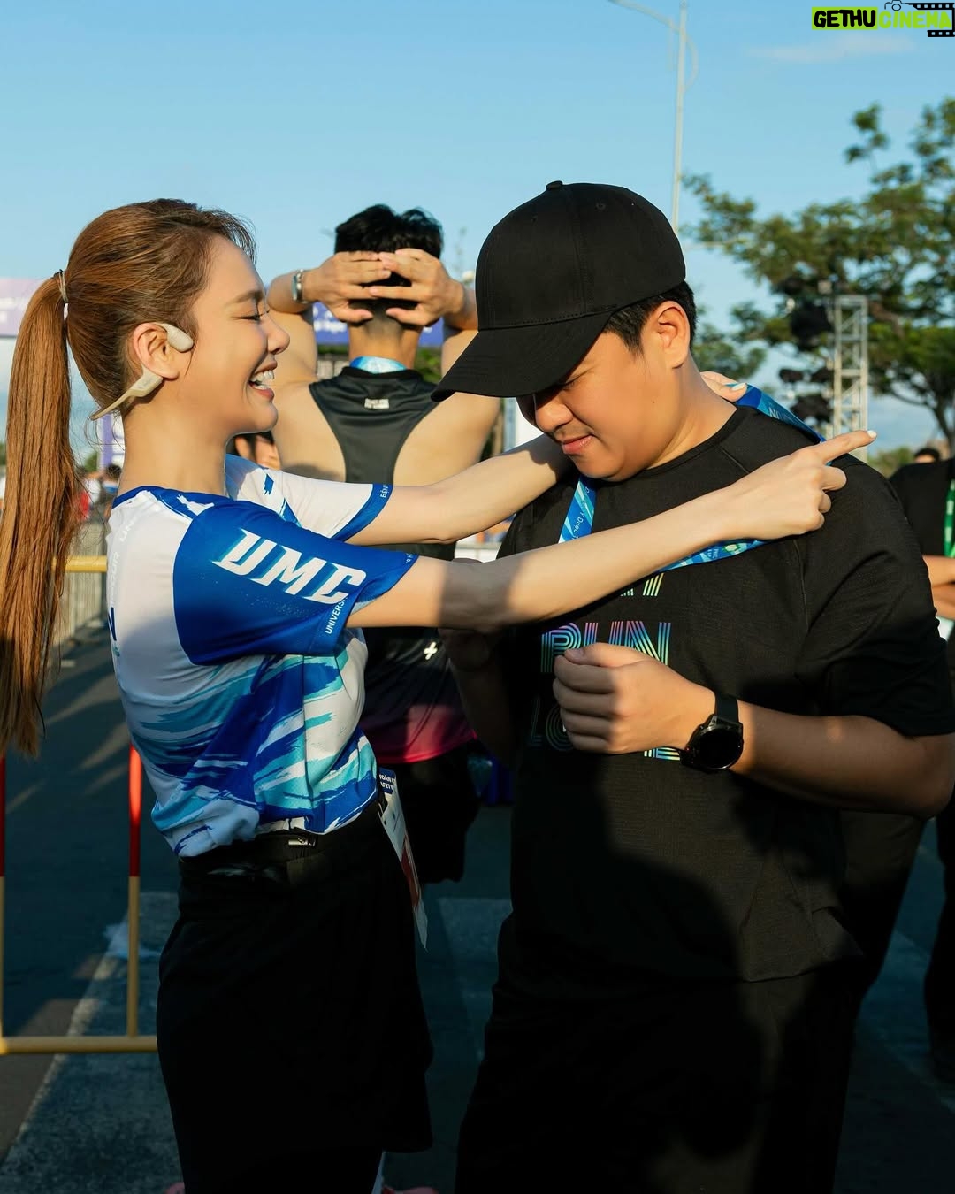 Nha Phuong - 5.9K Likes - Hoàn thành cự ly 20,4 km giải UMC RUN dành tặng sinh nhật ba Tí ❤️❤️❤️
 
UMC RUN 2024 năm nay sẽ là giải chạy vừa vui vừa ý nghĩa đối với Phương, vì đây là lần đầu được thử sức ở cự li 21km và cũng là động lực làm quà sinh nhật tặng ông xã ❤️❤️

Cảm ơn ba Tí đã thức dậy thật sớm để kịp đón mẹ Bi ở vạch đích và nhận món quà sinh nhật cực kỳ tâm huyết này của mẹ Bi 😝😝

Yêu thương ba Tí thiệt nhiềuu ❤️❤️❤️

📷 Đăng Khoa

#umcrun
#umc30nam
#umcvuontamkhatvong