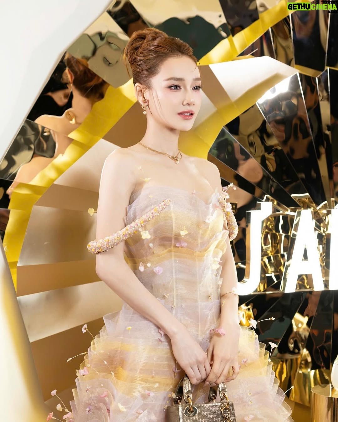 Nha Phuong - 8.7K Likes - Date w @dior ✨

Special thanks to:
Makeup: @ailent_makeupartist 
Hair: #haitrieu
Stylist: @kye.nguyen 
Photo: #dangkhoa
Dress: @phanhuy.official 

#NhaPhuong