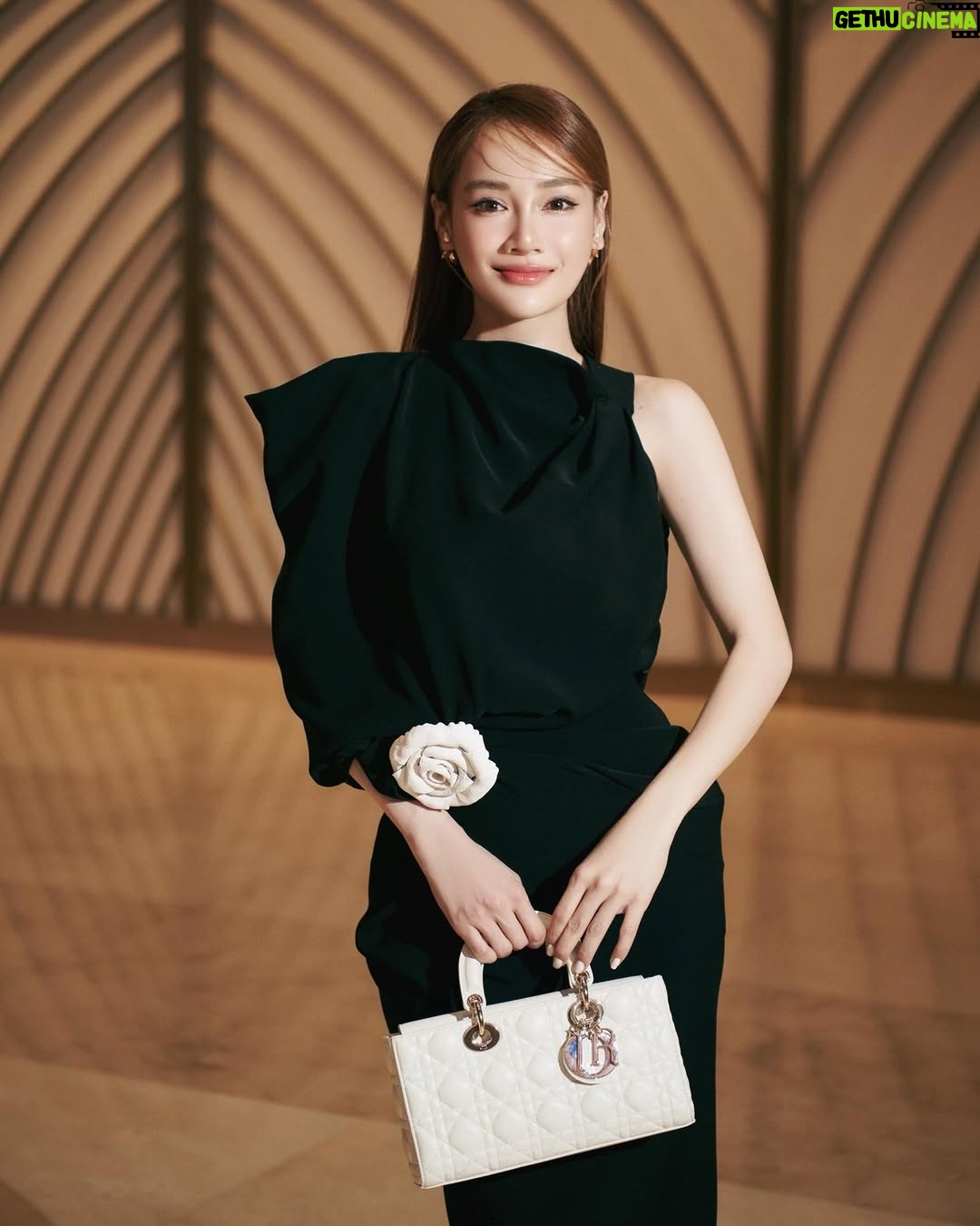 Nha Phuong - 8.9K Likes - Vợ chồng Bi chúc mừng em @minhtu_nguyen đã có chồnggg😁😁❤️❤️

👗 @hdang.official 
📷 Mon Trần