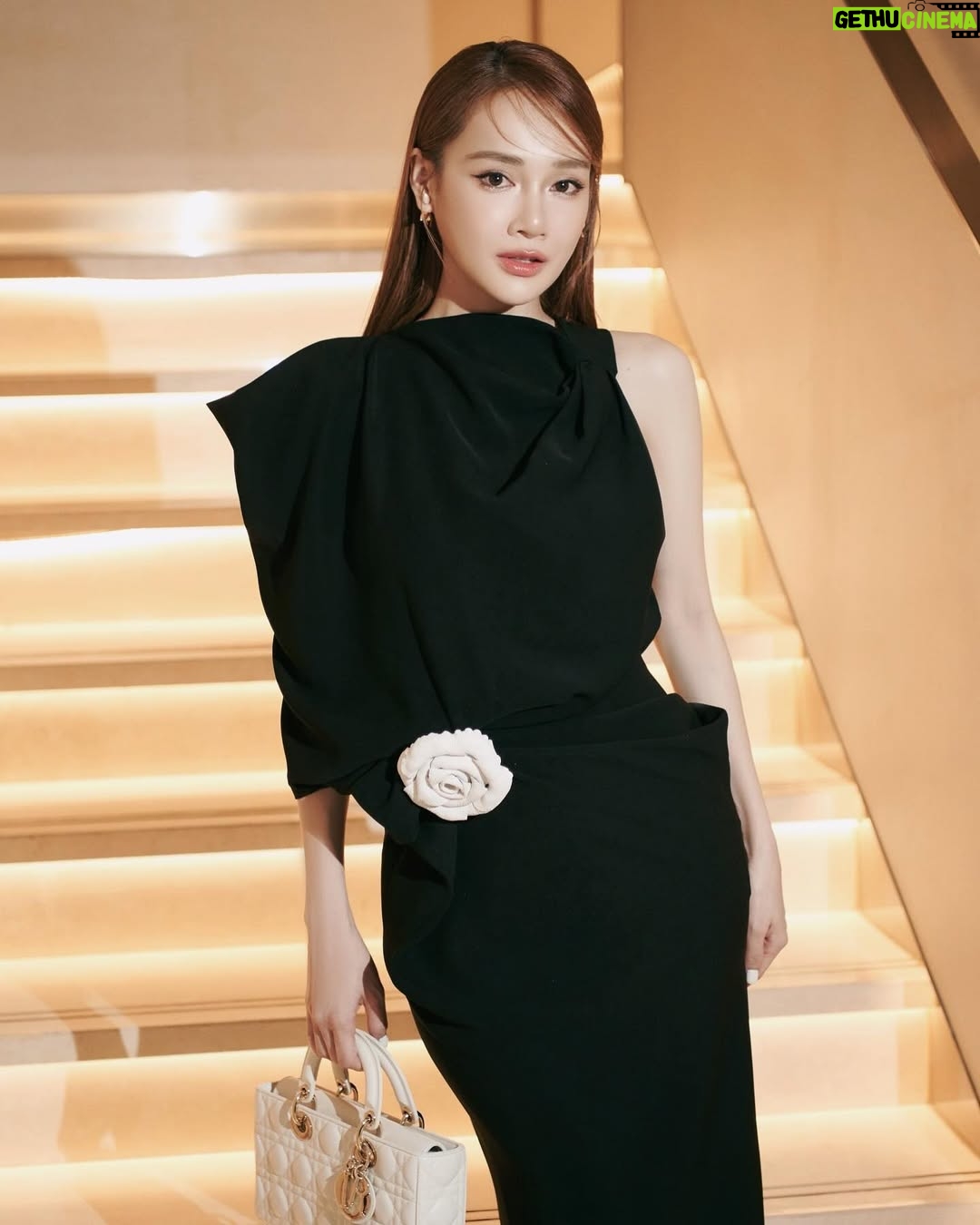 Nha Phuong - 8.9K Likes - Vợ chồng Bi chúc mừng em @minhtu_nguyen đã có chồnggg😁😁❤️❤️

👗 @hdang.official 
📷 Mon Trần