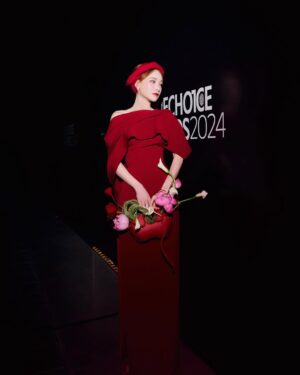 Nha Phuong Instagram - Chúc mừng Wechoice Award lại có thêm một lễ trao giải thành công rực rỡ ✨

Phương vô cùng ấn tượng bởi chủ đề "Việt Nam tôi đó" của năm nay, với những câu chuyện truyền cảm hứng, những tiết mục mãn nhãn và những tấm gương đáng tự hào 🇻🇳.

Chúc cho Wechoice những năm sau sẽ luôn giữ được tinh thần tích cực, mang đến thêm nhiều giá trị đáng tôn vinh đến với khán giả ♥️

Special thanks to:
Photo: Mon Trần
MUA: Ái Lê
Stylist: Kye Nguyễn Agency