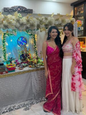 Nibeditaa Paal Instagram - Day 2! Miss you Bappa..agle varshi lavkar ya ♥️
.
.
.
#festive #ganpati #grateful #instagood