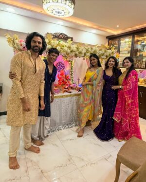 Nibeditaa Paal Instagram - First photo dump for Ganpati because I’m so overwhelmed!
Thanks you to everyone who made it Gannu couldn’t have been happier to see you all!
This is me personally telling each and every one of you how much I love you guys 😍♥️
Ganpati Bappa Morya!
Posting part 2 tomorrow 🤗
.
.
#ganpati #festival #friends #explore #love #gratitude