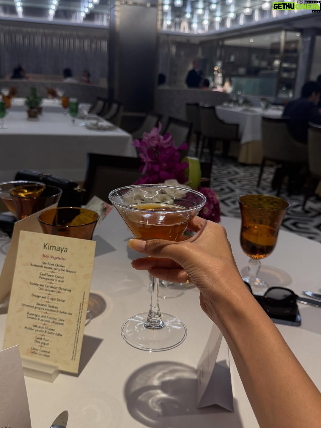 Nibeditaa Paal - 8.8K Likes - Fine dining date with the fam at Avartana ♥️ 
South Indian fusion with a twist 😍
.
.
Thank you @itcmaratha for a fab time! 
#food #restaurant #love #happiness #grateful #instagood #explore