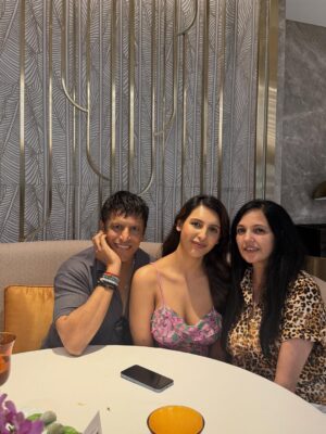 Nibeditaa Paal Instagram - Fine dining date with the fam at Avartana ♥️
South Indian fusion with a twist 😍
.
.
Thank you @itcmaratha for a fab time!
#food #restaurant #love #happiness #grateful #instagood #explore