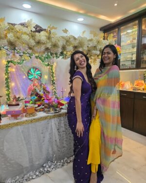 Nibeditaa Paal Instagram - First photo dump for Ganpati because I’m so overwhelmed!
Thanks you to everyone who made it Gannu couldn’t have been happier to see you all!
This is me personally telling each and every one of you how much I love you guys 😍♥️
Ganpati Bappa Morya!
Posting part 2 tomorrow 🤗
.
.
#ganpati #festival #friends #explore #love #gratitude