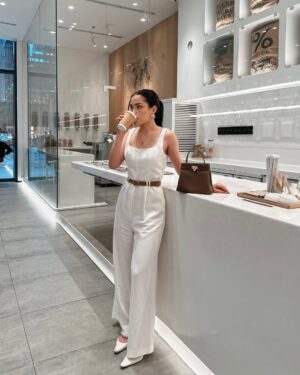 Nicole Parham Instagram - Carrying the new ‘Sarah’ bag in taupe✨ a beautiful piece from the @vone.world x @sarsof collaboration. All set and ready for the pop-up booth and the official launch🤎