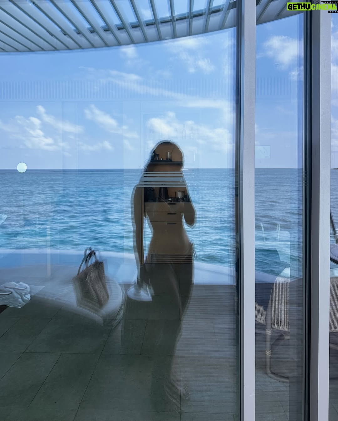 Nicole Parham - 5K Likes - bits of maldives 🌊🐚🏝️ 🩵