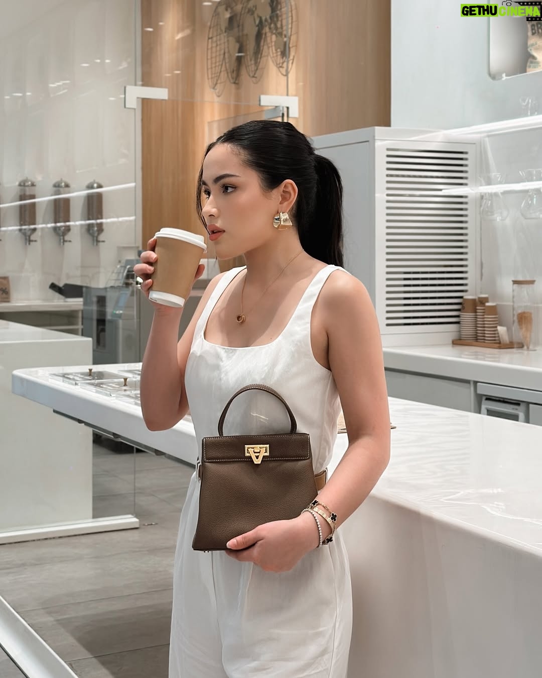 Nicole Parham - 7.2K Likes - Carrying the new ‘Sarah’ bag in taupe✨ a beautiful piece from the @vone.world x @sarsof collaboration. All set and ready for the pop-up booth and the official launch🤎