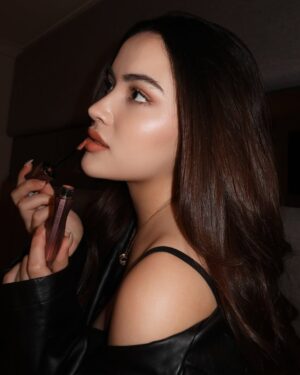 Nicole Parham Instagram - Flawless base, perfect lips! @timephoriaid does it all.🖤