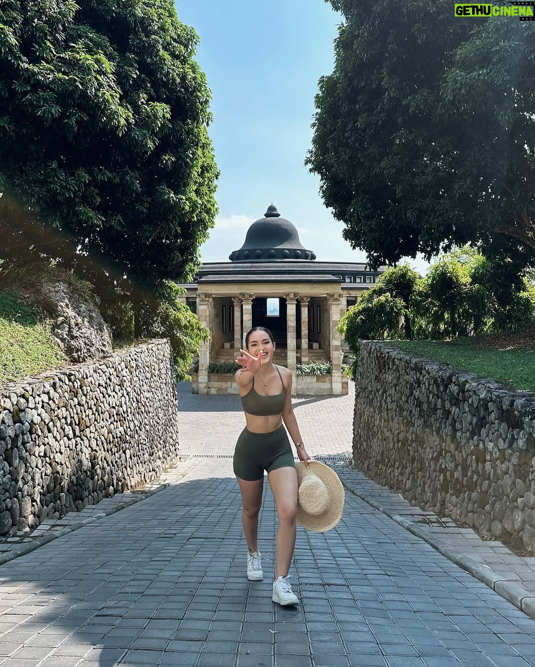 Nicole Parham - 8.2K Likes - sun   silence🍃