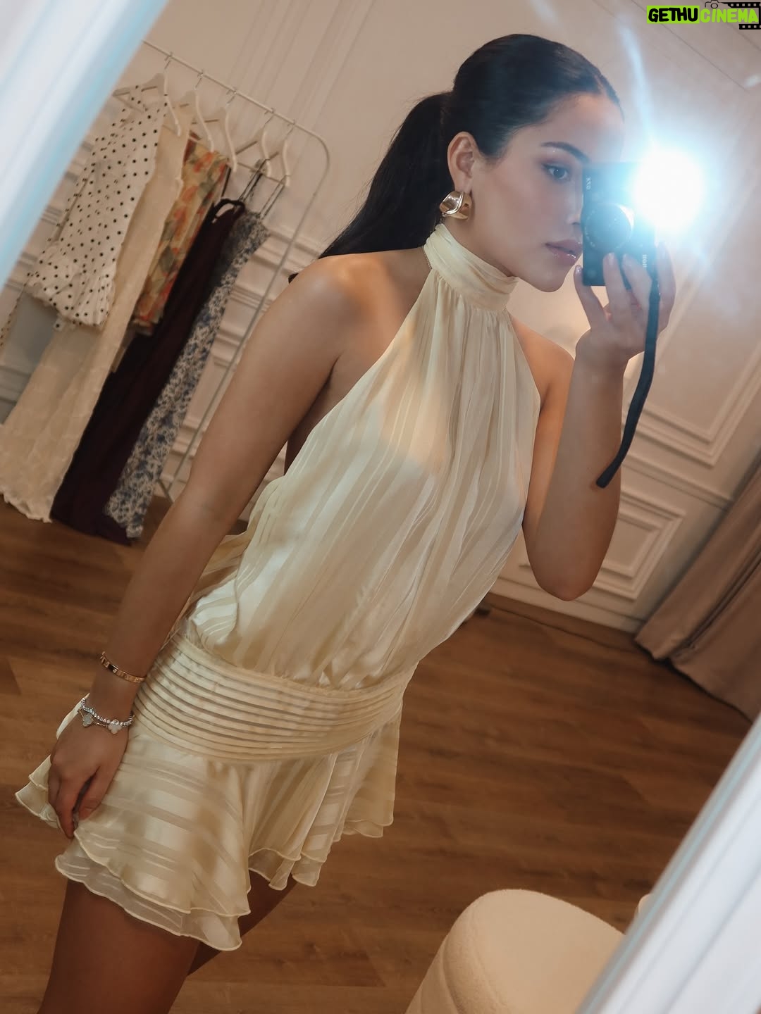 Nicole Parham - 4.5K Likes - just a little dressed up.💛💛 #peppermayo @peppermayo
