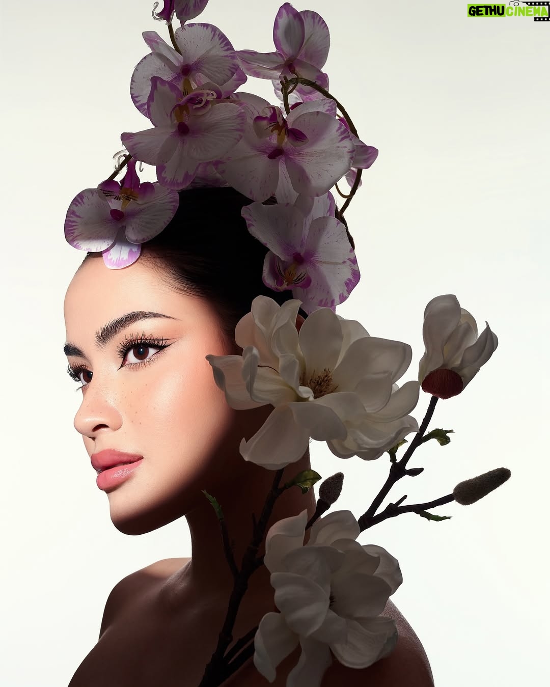 Nicole Parham - 4.1K Likes - In bloom🪻
~ 
shot & brushed by @karinayasmine 🤍✨