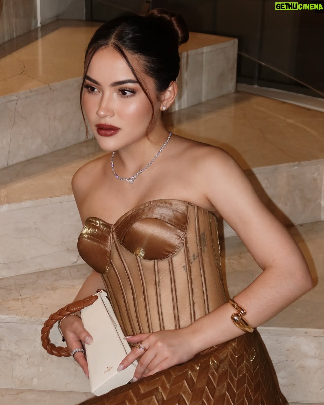 Nicole Parham - 5.4K Likes - #Ad All eyes on the @aupenofficial bag✨this limited edition accessory paired with my Mini 1942 @donjuliotequila does just that! A perfect pairing for any occasion.🤍 #DonJulioID #DJ1942 #SipResponsibly