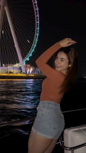 Nidhi Negi Instagram - Vibing 😉🔥🤌🏻
#dubai🇦🇪 #marinadubai