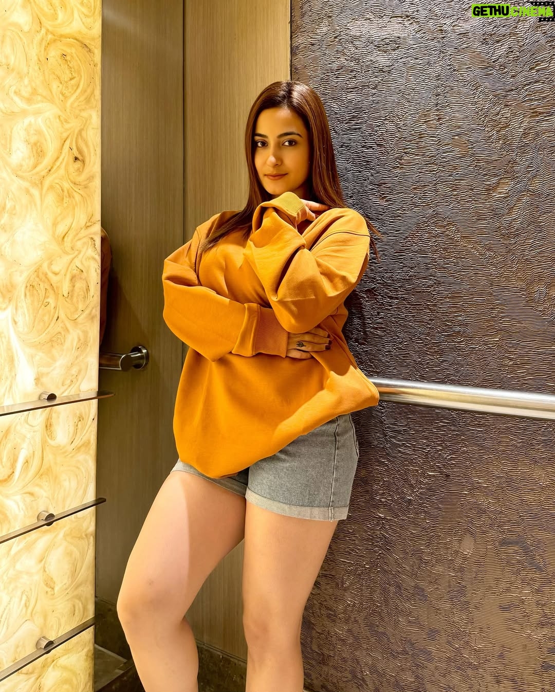Nidhi Negi - 16.7K Likes - 🧡🩶 give me a nick name ………..🤌🏻