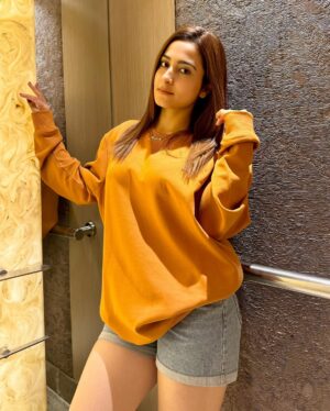 Nidhi Negi Instagram - 🧡🩶 give me a nick name ………..🤌🏻