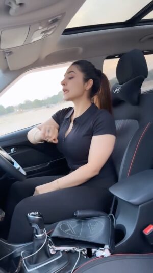 Nidhi Negi Instagram - Long drive le chal 😄🤌🏻