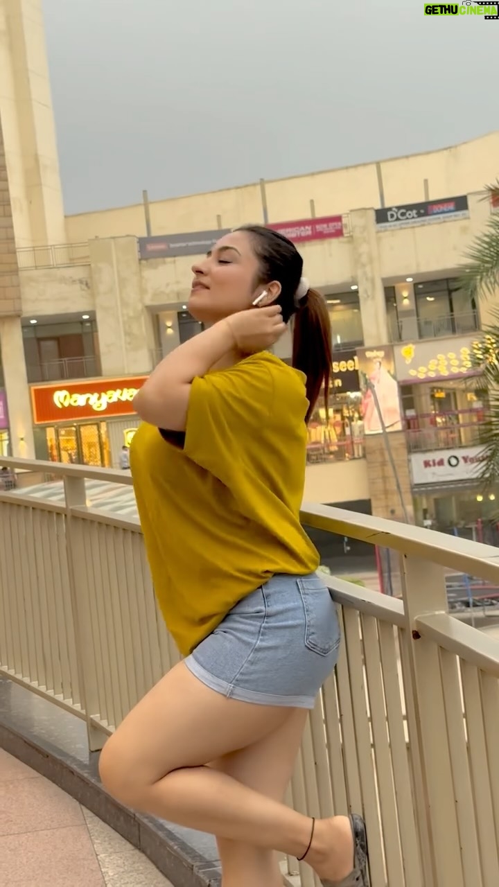 Nidhi Negi - 28K Likes - Hu chori mai hasin 😉🤌🏻 
@aakashkhatri3334 ❤️