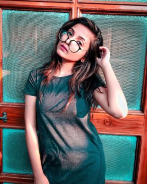 Nidhy Tiwari Instagram - 𝐼’𝓂 𝒷𝒶𝒹 𝓌𝒾𝓉𝒽 𝓌𝑜𝓇𝒹𝓈... 𝐼 𝒽𝑜𝓅𝑒 𝓎𝑜𝓊’𝓇𝑒 𝑔𝑜𝑜𝒹 𝒾𝓃 𝓇𝑒𝒶𝒹𝒾𝓃𝑔 𝑒𝓎𝑒𝓈 !! 👅