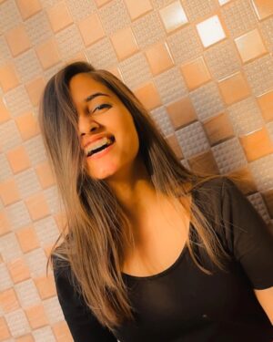 Nidhy Tiwari Instagram - 𝘼𝙯𝙢 🧡✨
.
.
.
.
#AzmByNidhy ✨