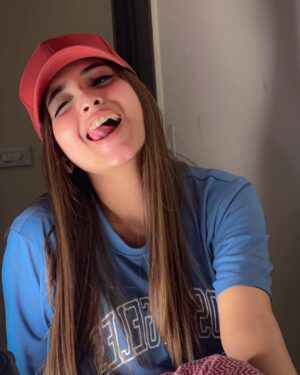 Nidhy Tiwari Instagram - ᴍᴏʀᴇ ᴏғ ᴍᴇ 🙈♥️