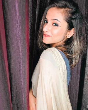 Nidhy Tiwari Instagram - Ė¢įµį“¬įµ įµį““ᓱᓿᓱįµį“±į“æ įµį“¼įµ ᶠᓵᓺᓰ ᓓᓼᓾᓱ...š„āØ