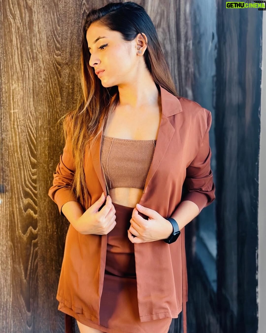 Nidhy Tiwari - 13.1K Likes - 𝙇𝙚𝙩 𝙮𝙤𝙪𝙧 𝙤𝙪𝙩𝙛𝙞𝙩 𝙨𝙥𝙚𝙖𝙠 𝙛𝙤𝙧 𝙞𝙩𝙨𝙚𝙡𝙛 ..🤎✨
@luluandskyofficial