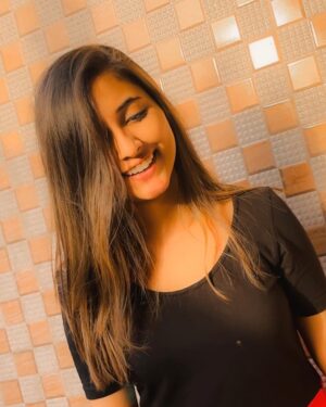 Nidhy Tiwari Instagram - 𝘼𝙯𝙢 🧡✨
.
.
.
.
#AzmByNidhy ✨