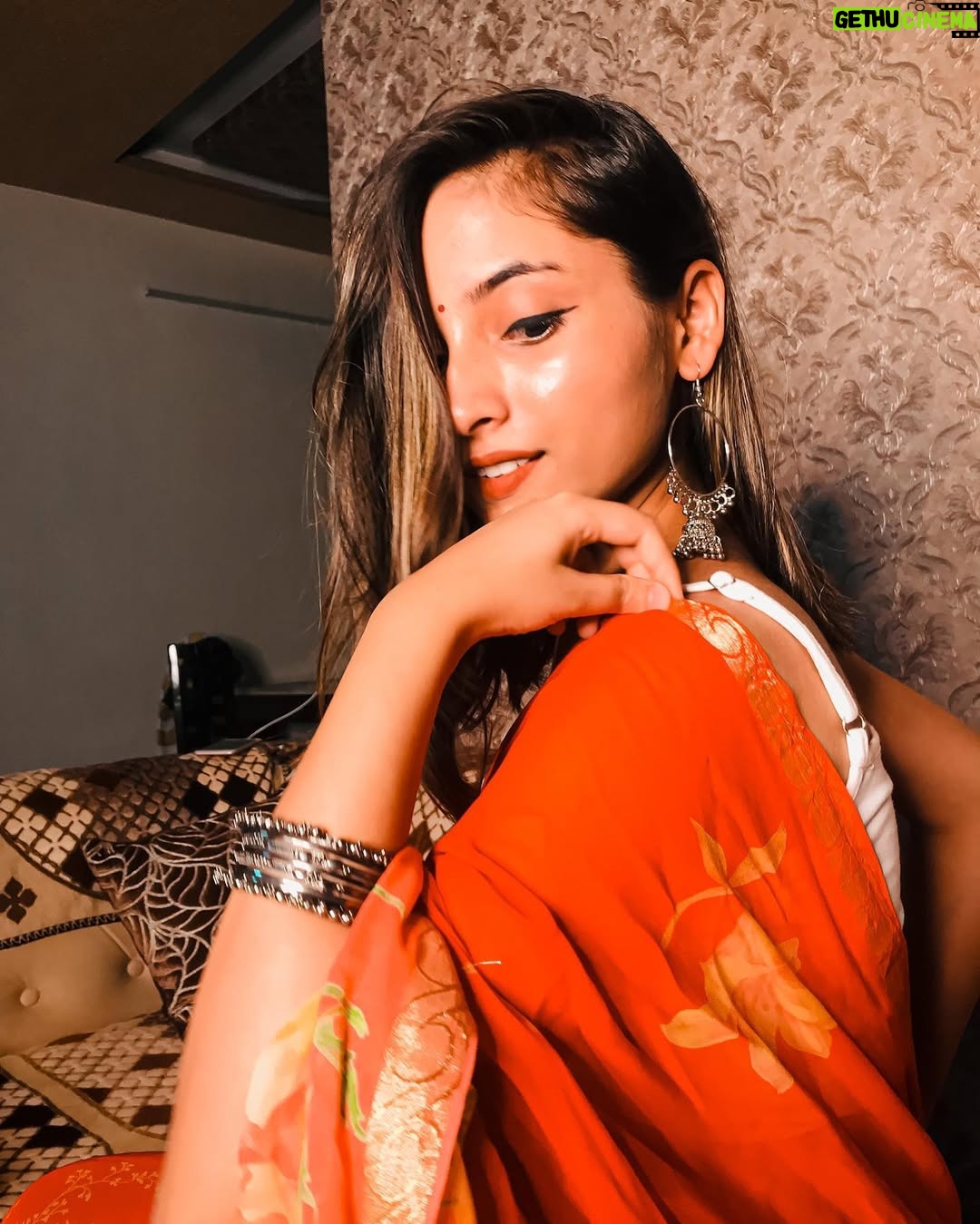Nidhy Tiwari - 2.2K Likes - 𝚢𝚘𝚞 𝚜𝚙𝚊𝚛𝚔𝚕𝚎 𝚝𝚑𝚎 𝚖𝚘𝚜𝚝 𝚠𝚑𝚎𝚗 𝚢𝚘𝚞 𝚊𝚛𝚎 𝚢𝚘𝚞 ✨