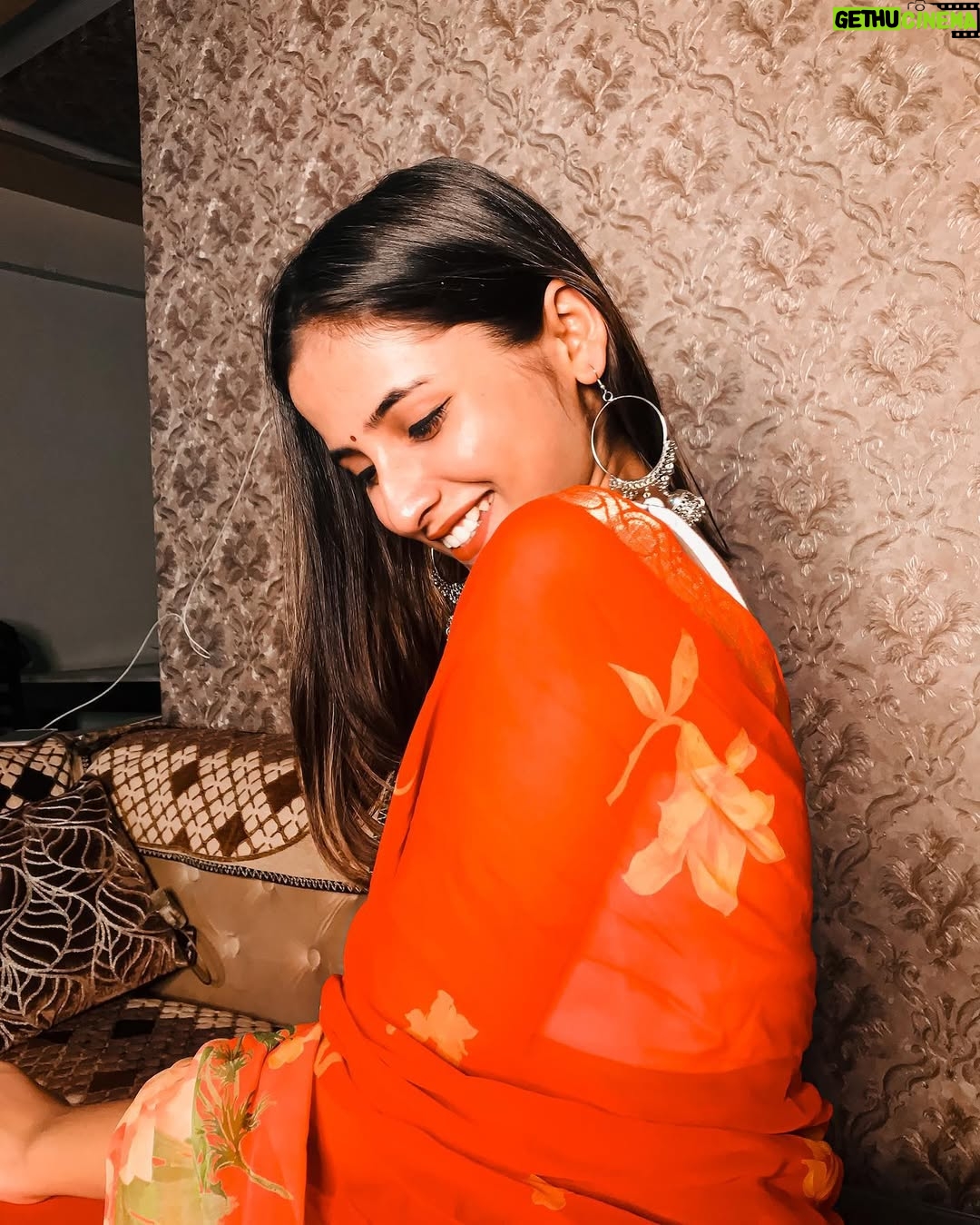 Nidhy Tiwari - 2.2K Likes - 𝚢𝚘𝚞 𝚜𝚙𝚊𝚛𝚔𝚕𝚎 𝚝𝚑𝚎 𝚖𝚘𝚜𝚝 𝚠𝚑𝚎𝚗 𝚢𝚘𝚞 𝚊𝚛𝚎 𝚢𝚘𝚞 ✨