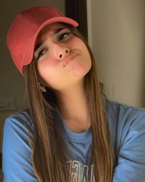 Nidhy Tiwari Instagram - ᴍᴏʀᴇ ᴏғ ᴍᴇ 🙈♥️