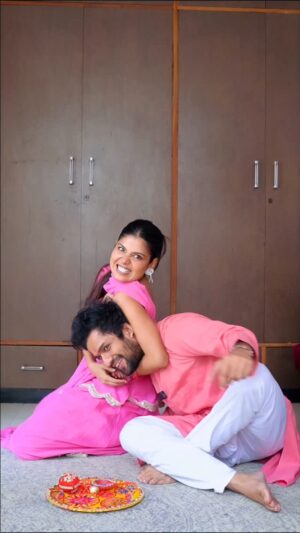 Niharika Jain Instagram - Btao kon bada hai kon chota? 🤣
Outfit - @nayaabbyprince
(PR - @_anushkapuri_ )
Recreated those ‘perfect sibling model photos’… but make it desi, dramatic & totally relatable 😎
From forced hugs to fake smiles – sab kuch tha in this Rakhi photoshoot 🎉
Rishton mein pyaar kam nahi hai… bas thoda filmy hai 🤭❤️
Tag your sibling who’d never agree to do this IRL 😂
#RakshaBandhan2025 #PoseIdeasForRakhi #SiblingGoals #RakhiVibes #RakshaBandhanSpecial #SiblingPhotoshoot #IndianFestivals #RelatableSiblings #RakhiReel #DesiBrotherSister #RakhiTrend #RakhiIdeas #SiblingFun #IndianFestiveVibes #BrotherSisterReel #KidsModelRecreation #RakhiShoot #SiblingsOfInstagram #RakshaBandhanReel #FestiveContent #RakhiCelebration #Rakhi2025 #SiblingBond #FunWithSiblings #PhotoPoseIdeas #DesiSiblingsVibe #niharikajain