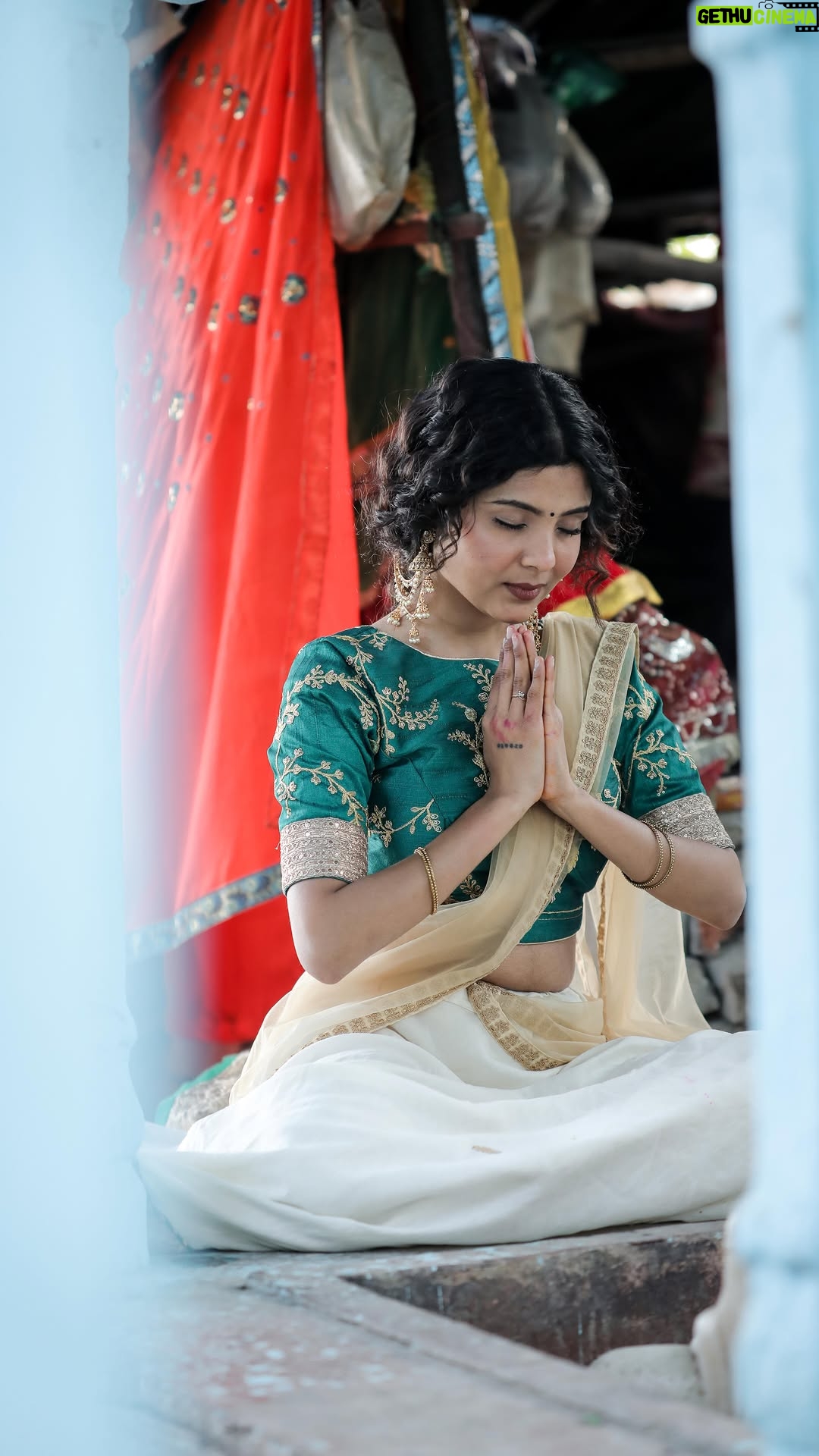 Niharika Jain - 65.9K Likes - हर हर महादेव 🔱♥️
महाशिवरात्रि की आप सभी को शुभकामनाएँ ✨

सब शुरू भी आपसे और सब ख़त्म भी आप पर ही महादेव 🙏🏻

Concept & direction - @_niharikajain 
Shot & edited by - @vidfoweddings 
Outfit - Made from scratch
Hair - @parulpandey_hair 
Location - Yamuna Ghat

#mahashivratri #mahashivratri2023 #mahadev #mahashivratrispecial #shivratri #harharmahadev #mahadevbhakt #shivshankar #shivshakti #niharikajain #nikaparivar #shootwithni