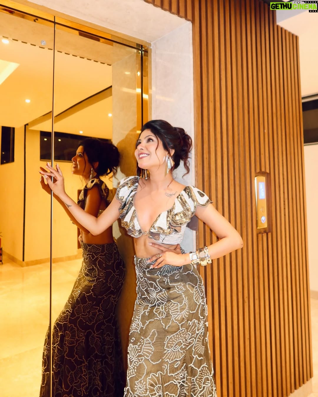 Niharika Jain - 36.9K Likes - Our first ever award 🥹❤️

Some moments feel straight out of a dream, and this is definitely one of them! ✨

Honored to receive the Best Fashion Influencer – Jury Choice at the Impact Digital Influencers Awards by @exchange4media ! A massive thank you to the jury for this recognition, it truly means the world.

To my amazing team at @chtrbox.represent @chtrbox , you’ve been my rock, my biggest cheerleaders, and my constant support. Thank you for believing in me every step of the way!

And to YOU, my incredible audience, my #NiKaParivar , this journey wouldn’t be the same without your love, encouragement, and faith in me. From the bottom of my heart, thank you for being part of this ride.

Here’s to more dreams, more hard work, and more magic! ✨♥️ #Grateful #ImpactDigitalInfluencersAwards 

My outfit from - @the_adhya_designer 

@karanpheri @the_dusky_girl__ @milonimapara @kritikathreen @shlaghagupta 

#niharikajain