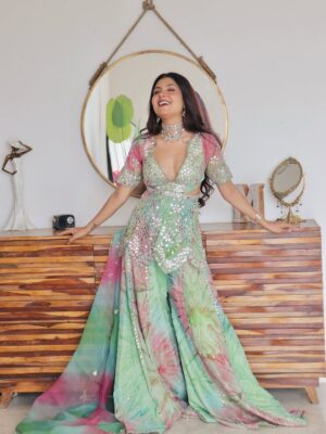 Niharika Jain Instagram - Favourite time of the year is here! Are you ready for the OG #TyohaarAayeHain series? 🥹❤️
Outfit - @labelasthachhabra (sourced via @verve.communications )
Jewelry - @chinar_jewels
#niharikajain #festive #festivefashion