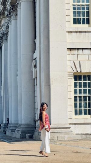 Niharika Jain Instagram - Tell me your favourite Bollywood character 🤭
London diaries but make it filmy ✨ Recreated Alize’s look today and honestly felt like a Bollywood heroine getting ready for her big London moment 💄🇬🇧 Who else loves a little desi glam with a videsi backdrop? 🫶
#GRWM #BollywoodStyle #LondonBeauty #FilmyFeels #BollywoodVibes #DesiSwag #bollywoodvibes #desiglam #grwmroutine #grwmvideo #grwmoutfit #grwmreels #niharikajain
